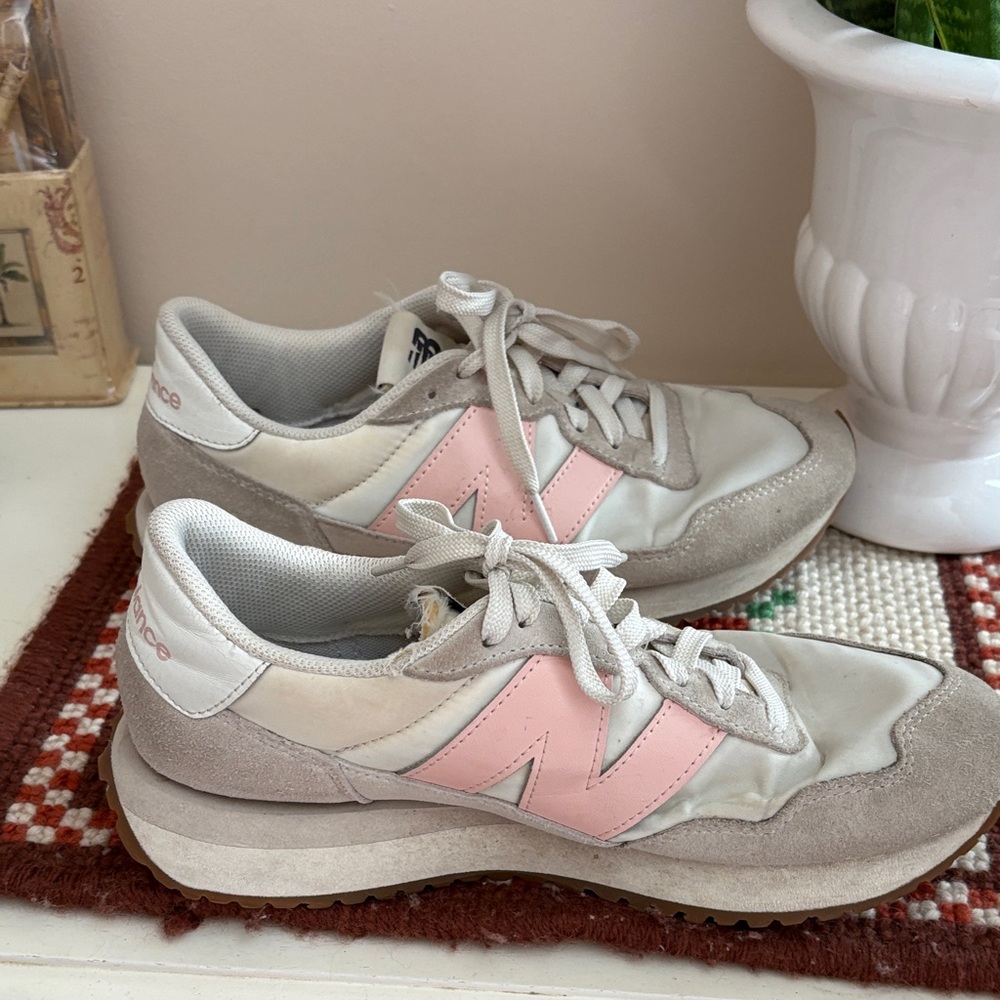 New Balance Women's Sneakers in Pink and White - Picture 4 of 5